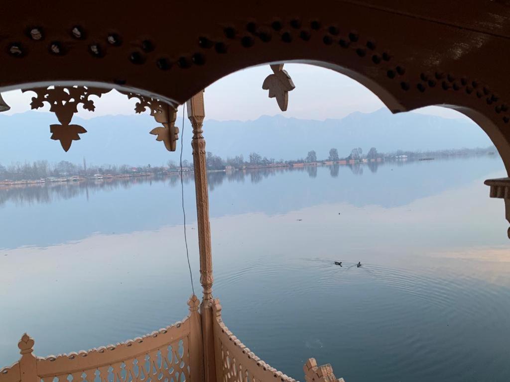 Yadgaar Houseboats Hotel Srinagar  Luaran gambar