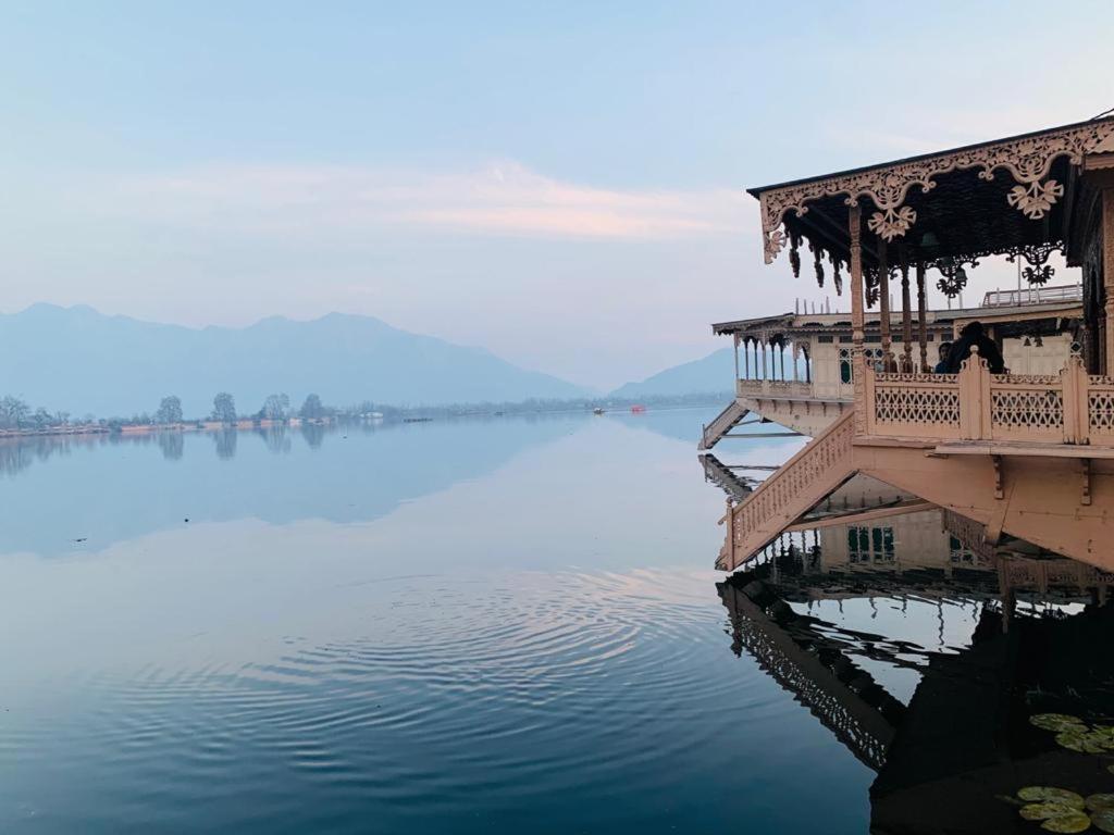 Yadgaar Houseboats Hotel Srinagar  Luaran gambar