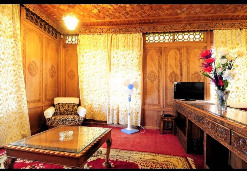 Yadgaar Houseboats Hotel Srinagar  Luaran gambar