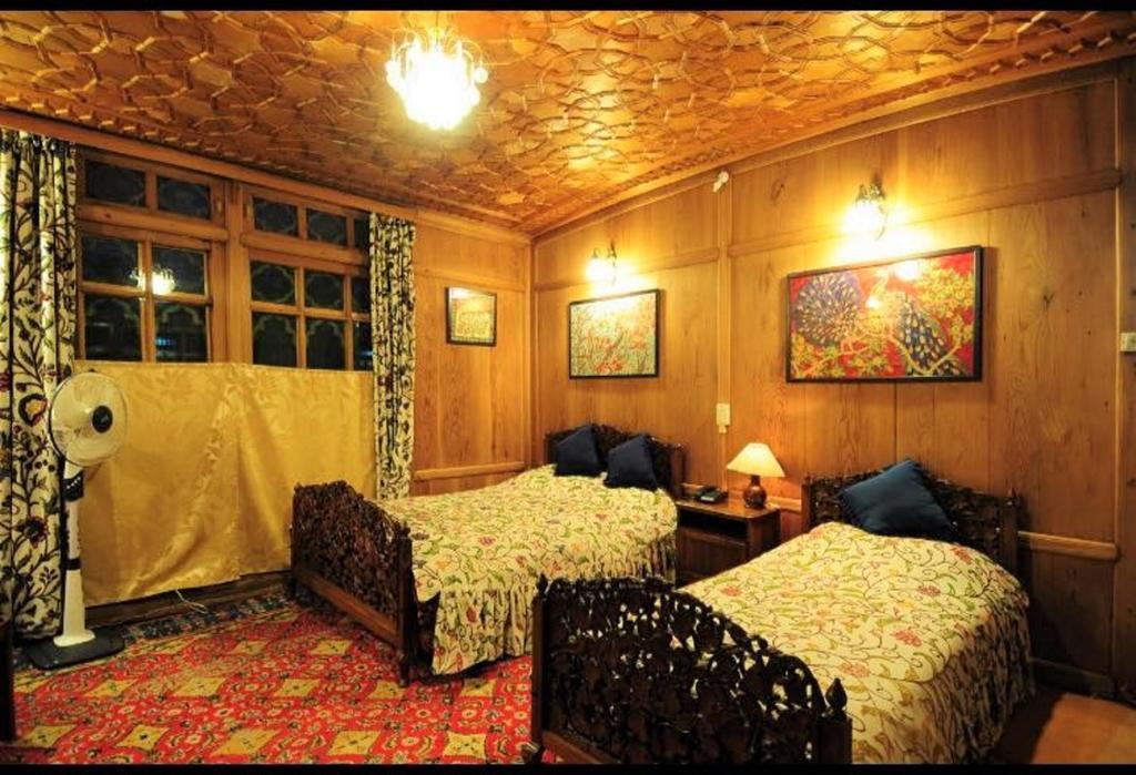 Yadgaar Houseboats Hotel Srinagar  Luaran gambar